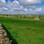 2 Bed In Lancaster Oc-82857 Ferienhaus *