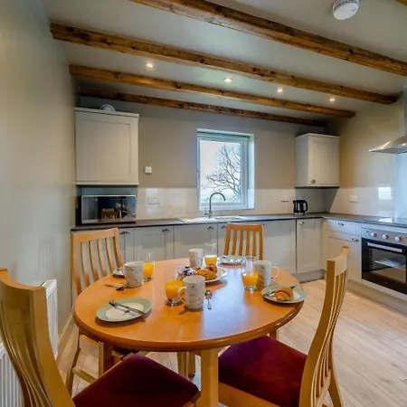 2 Bed In Lancaster Oc-82857 Ferienhaus *