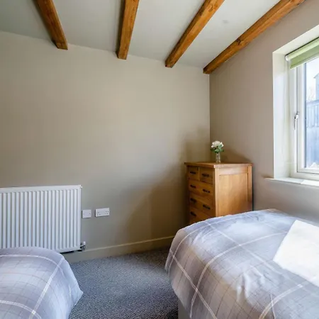 2 Bed In Lancaster Oc-82857 Ferienhaus